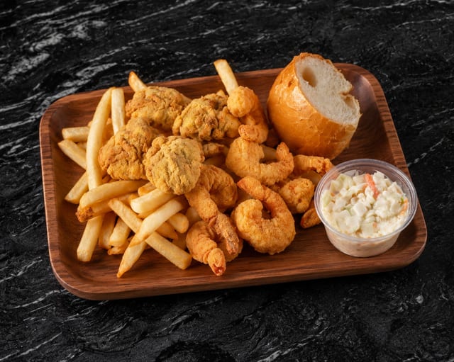 5 Fried Shrimp + 3 Oysters Plate.